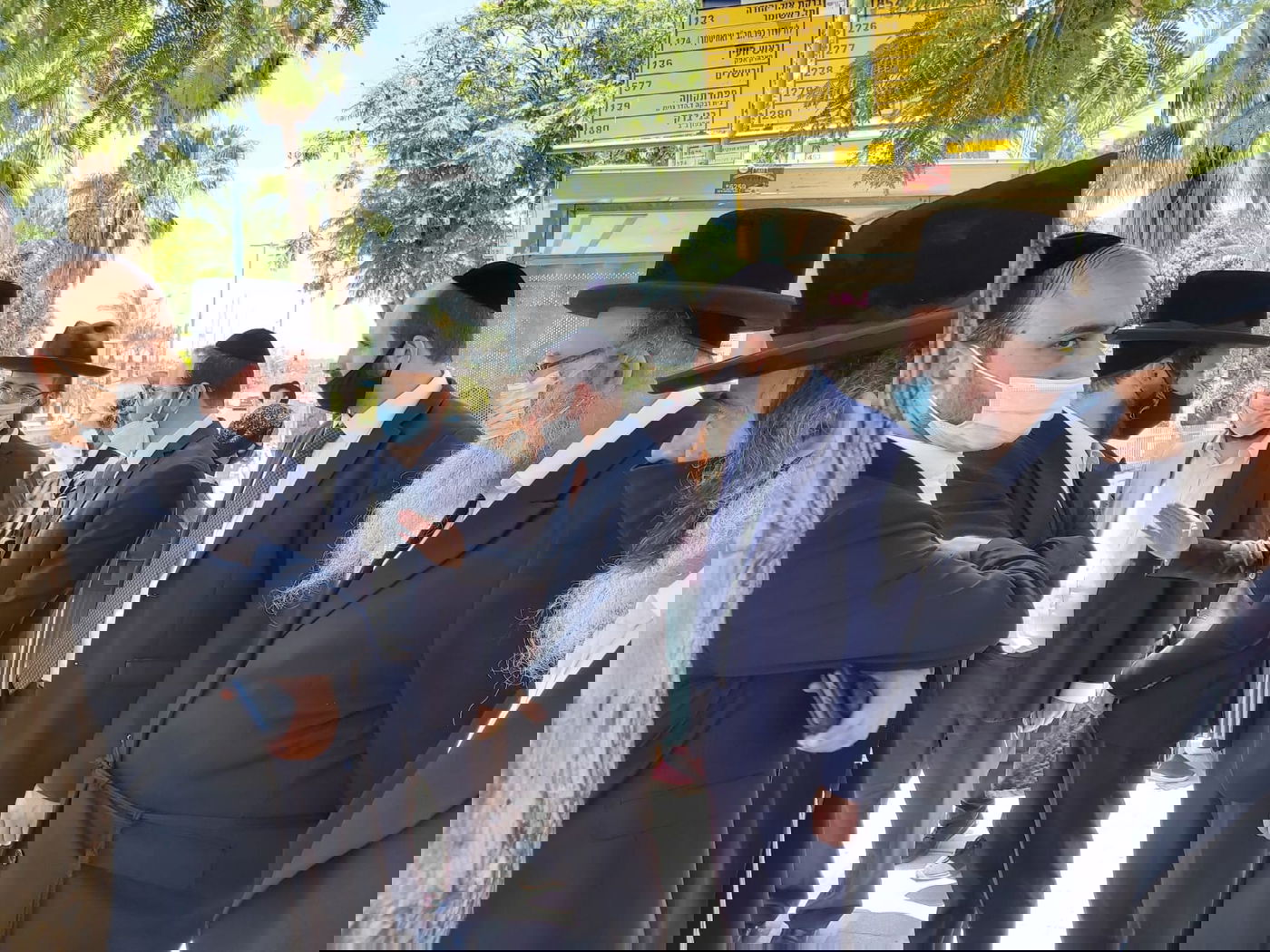 בוסו עם תושבים