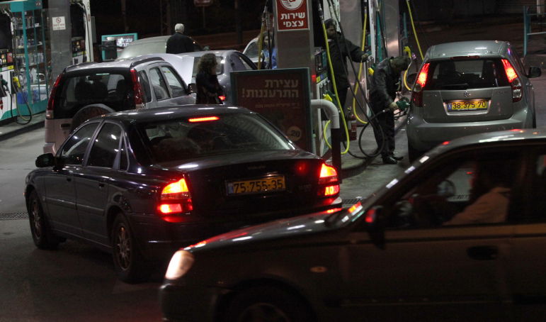 אילוסטרציה. תחנת דלק בירושלים