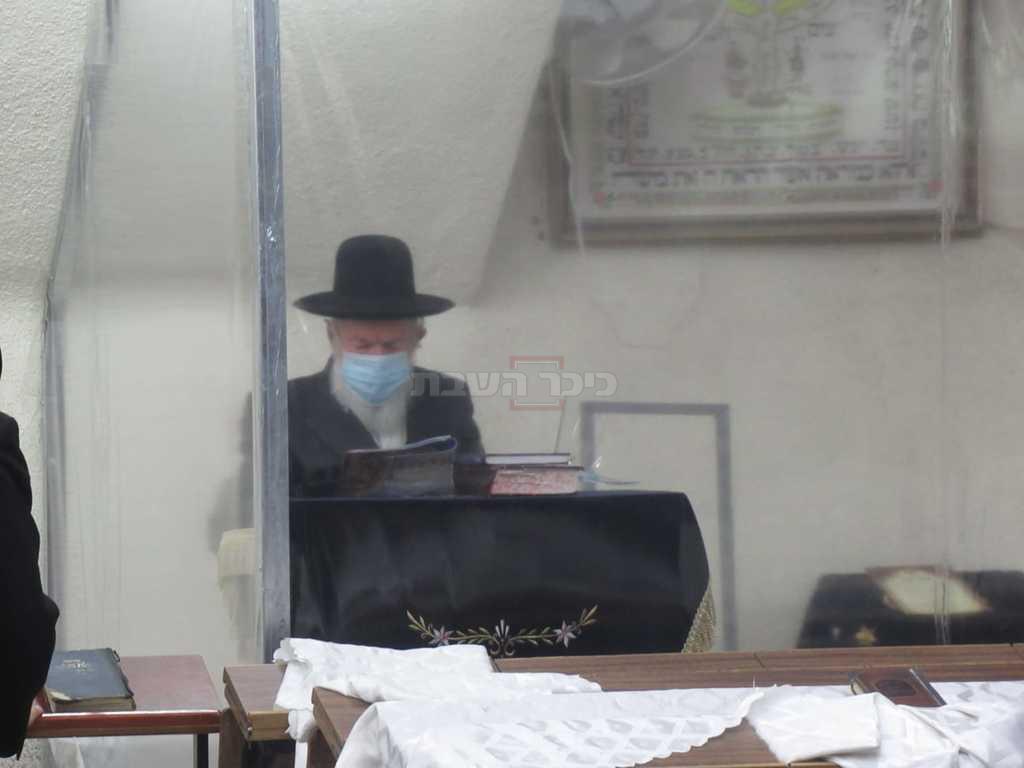 כך חבר 'המועצת' נשמר בבית הכנסת • צפו