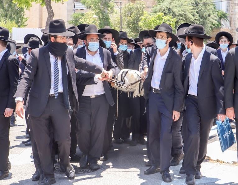 צפו בתיעוד: מסע הלוויית רבי דניאל עדס זצ"ל