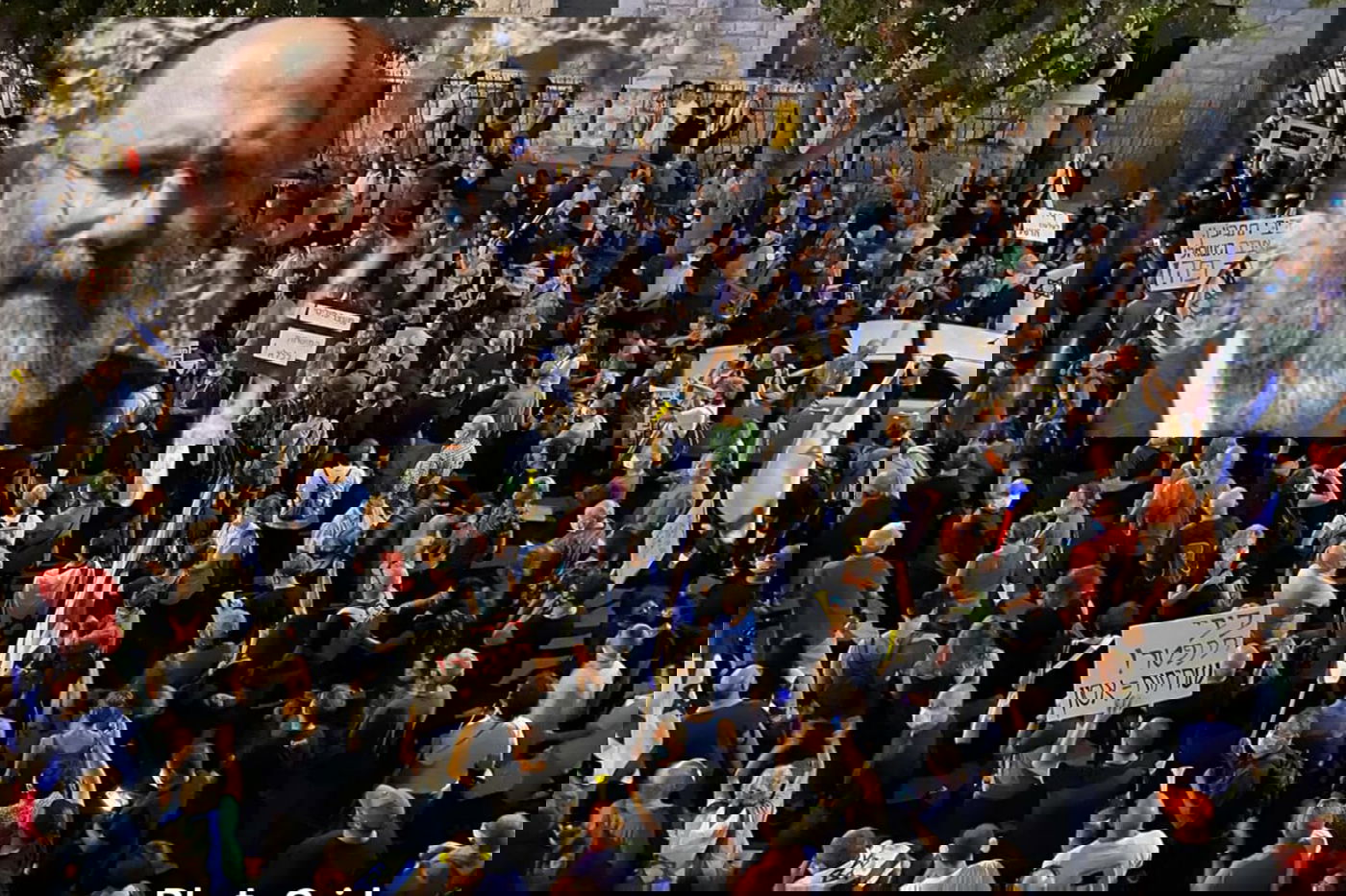 פוברסקי על רקע ההפגנה