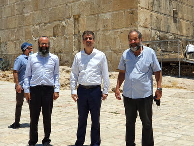 השר אלי כהן בחברון