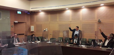 אושר: סגר? רק אחרי התייעצות עם ראש עיר