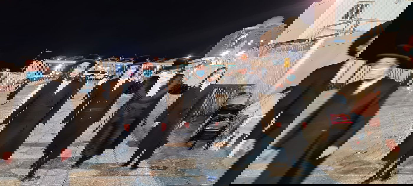 האדמו"ר מספינקא התפלל ברחבת הכותל