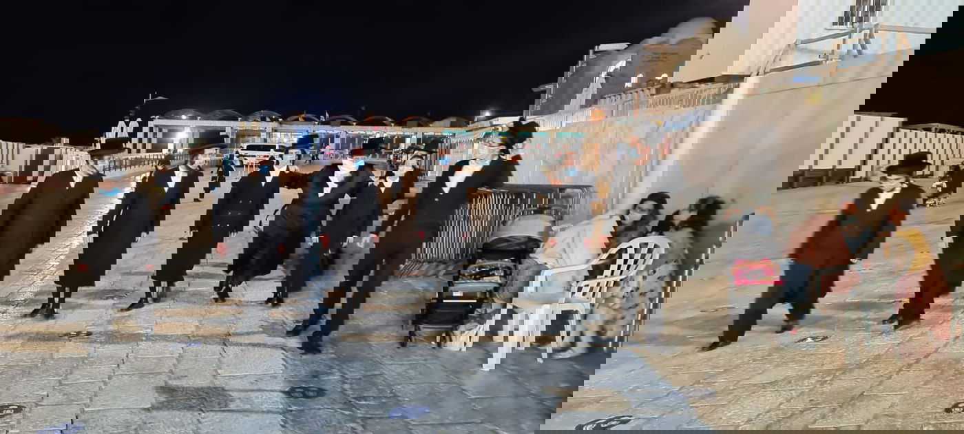 האדמו"ר מספינקא התפלל ברחבת הכותל