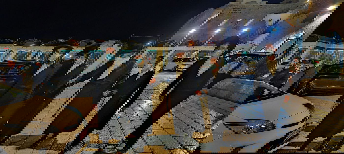 האדמו"ר מספינקא התפלל ברחבת הכותל