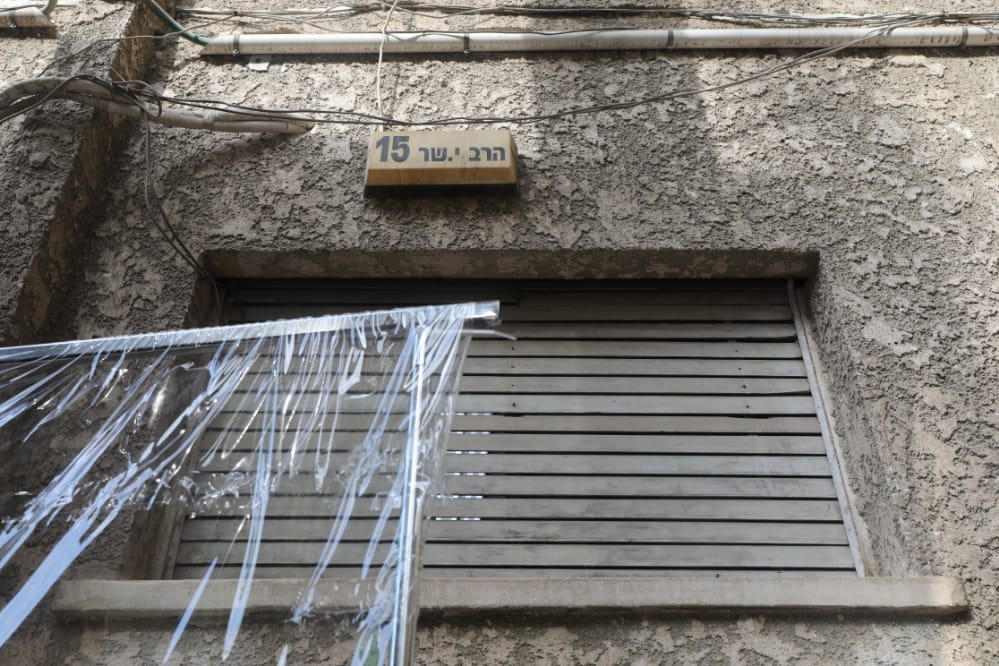 דרך החלון: המניין הייחודי של הגאון רבי דב לנדו • צפו