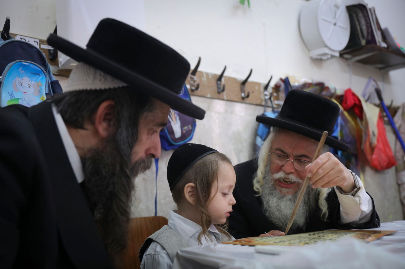 כשקמב"ץ 'העדה' יואליש קרויס הכניס את בנו לחיידר • צפו