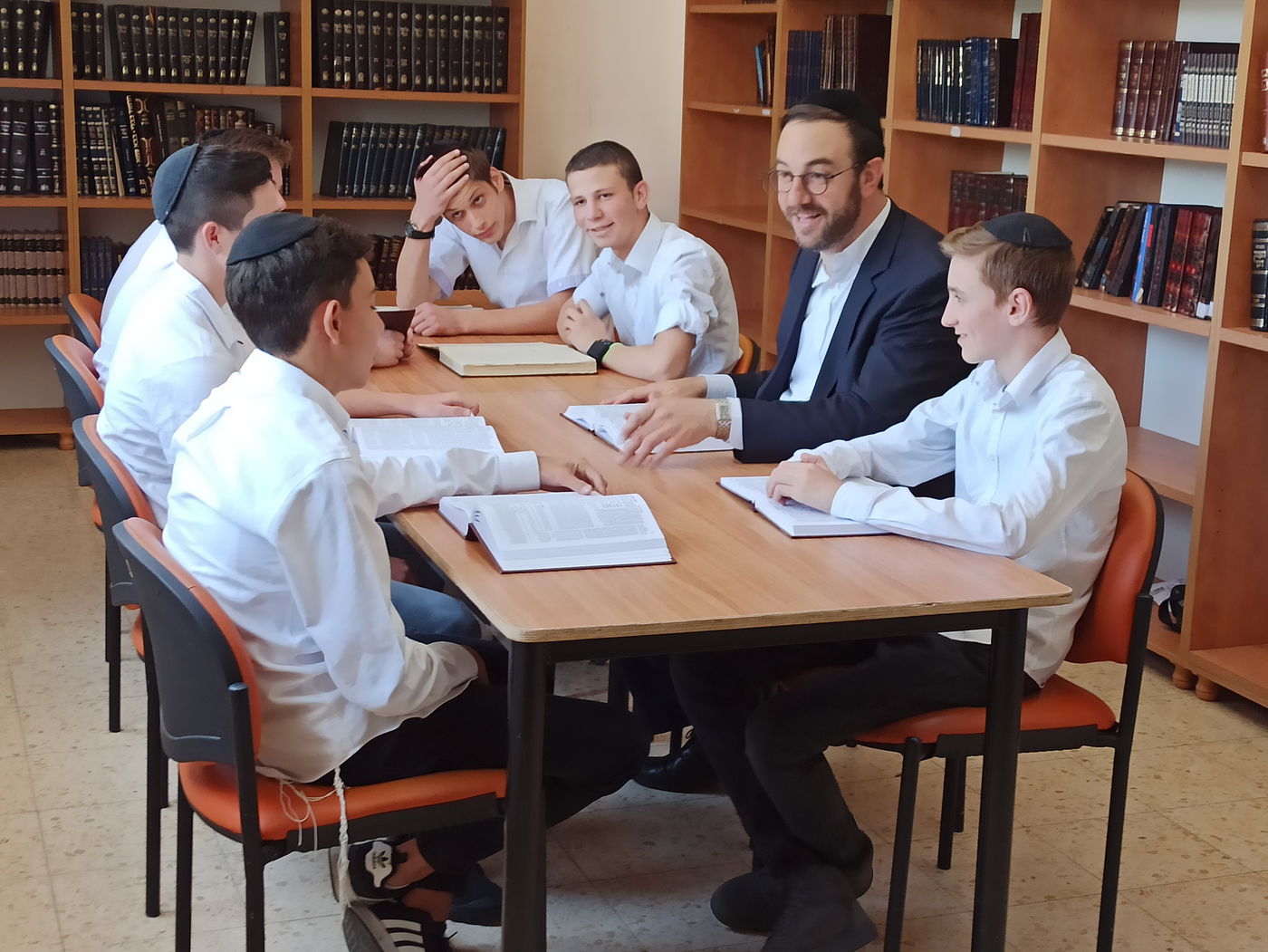 הרקע להקמת הישיבה הוא הצורך הרב הקיים לישיבות אלה בשנים האחרונות