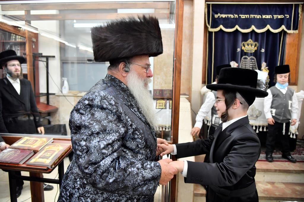 תיעוד: האדמו"ר מאשלג חגג בר מצווה לנכדו