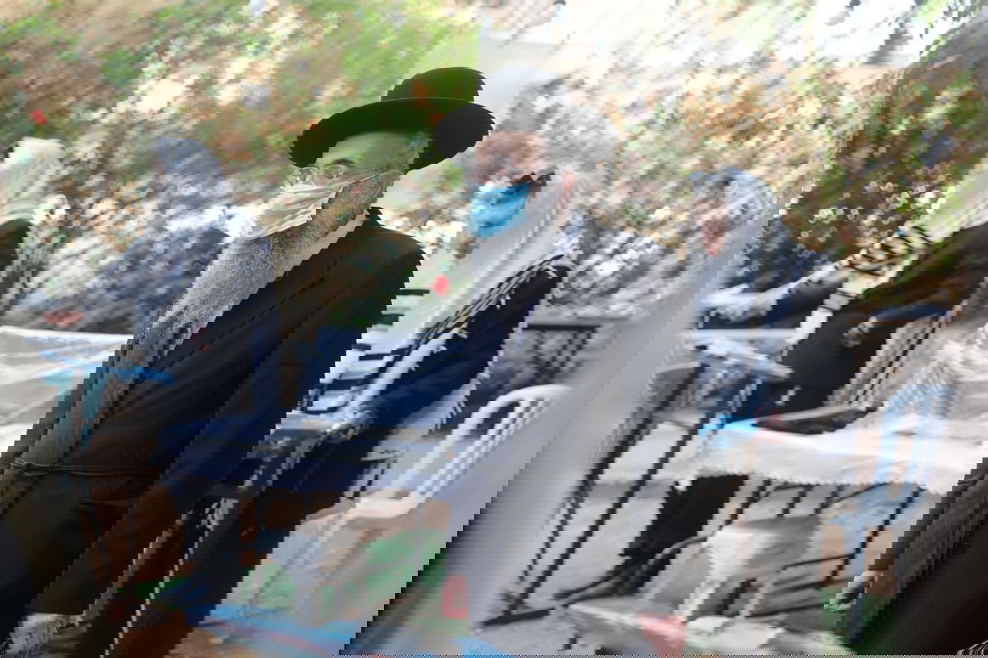 ה'חזונאישניקים' חזרו למנייני החצרות • צפו