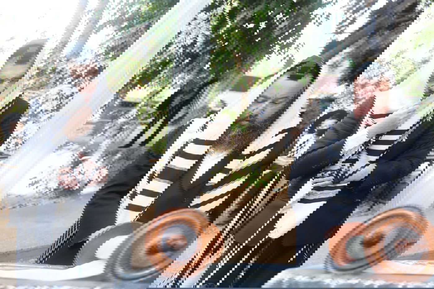 ה'חזונאישניקים' חזרו למנייני החצרות • צפו