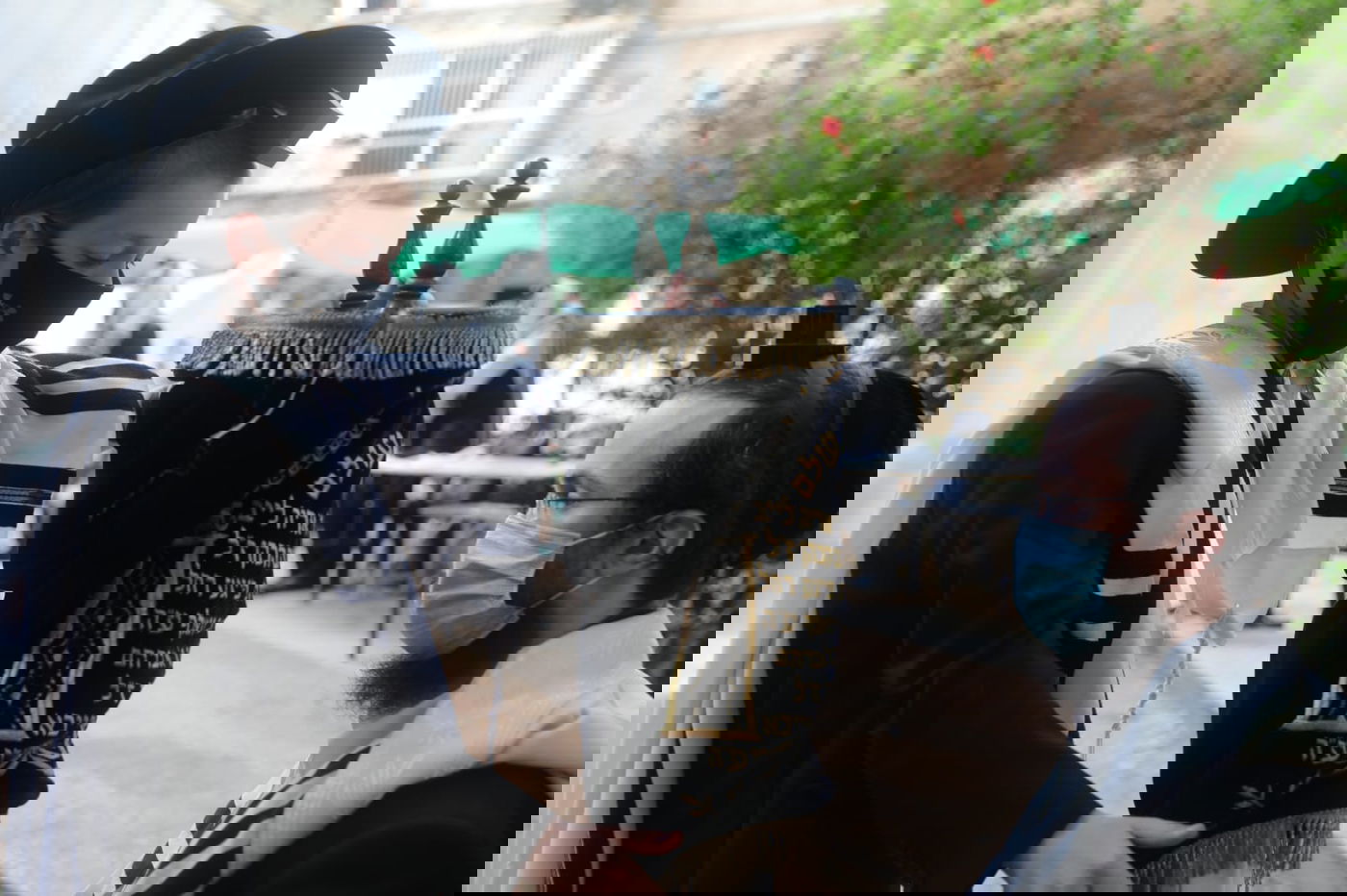 ה'חזונאישניקים' חזרו למנייני החצרות • צפו