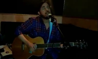 יהודה שמעה בביצוע אולפן לייב אקוסטי