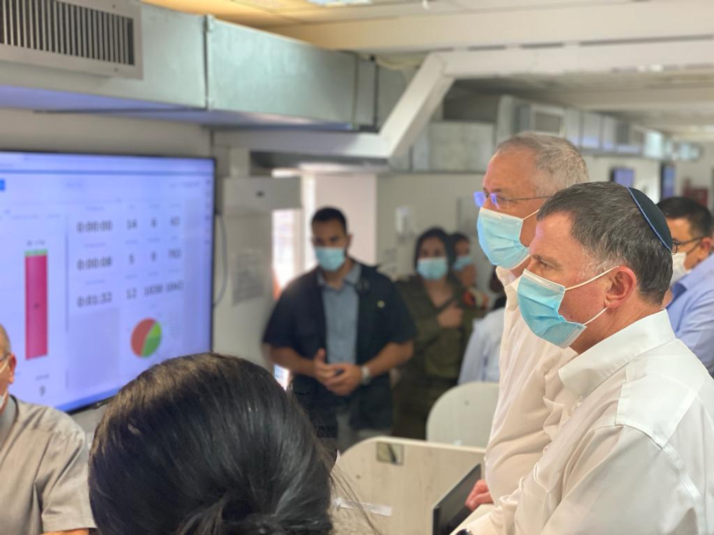 בני גנץ ויולי אדלשטיין ביקרו בפיקוד העורף