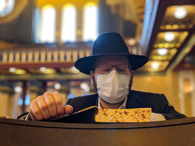 שיעור בבית הכנסת בפרנקפורט