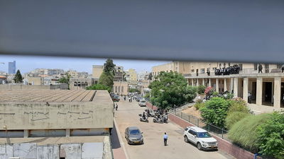 שוטרים ופקחים פושטים על ישיבת פוניבז', כדי לחלק דו"חות למפרי ההנחיות