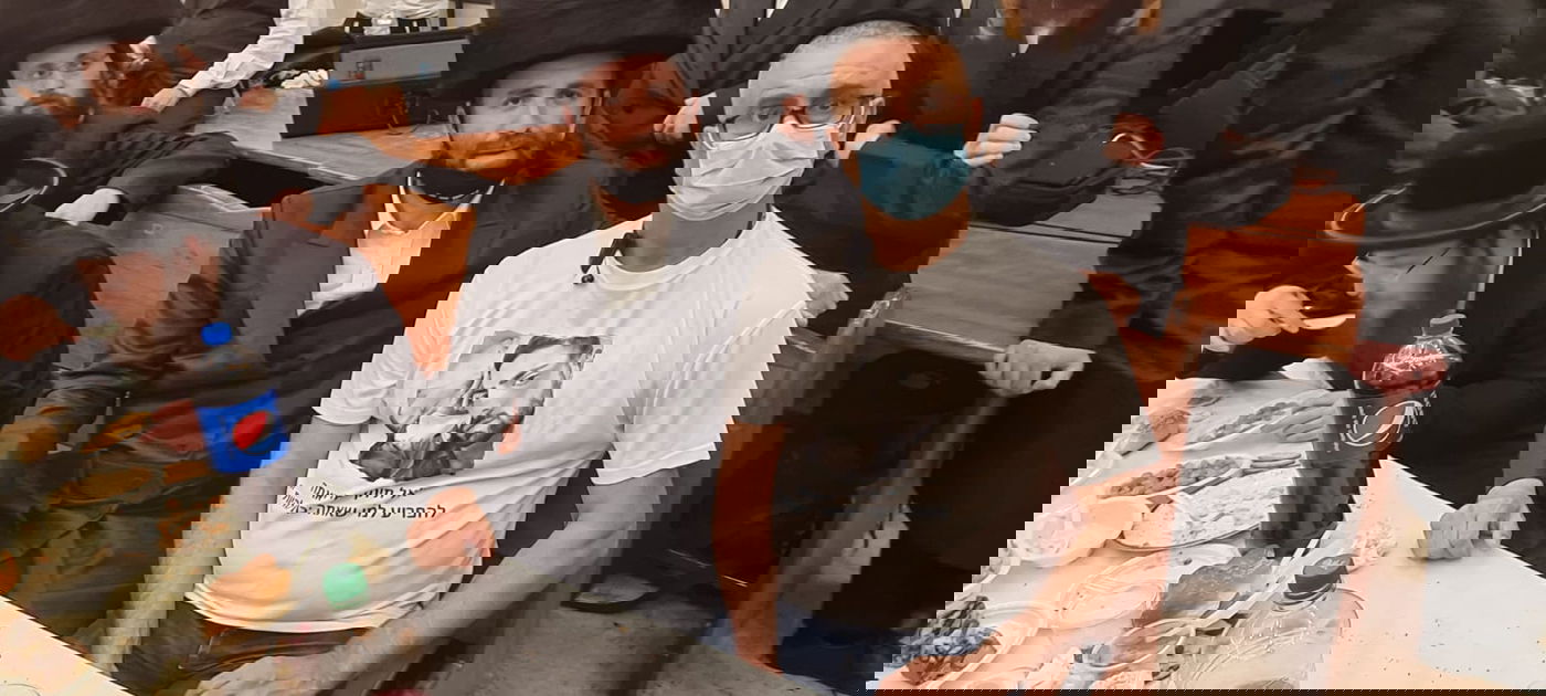 האדמו"ר שוחח עם האב השכול - שהתרגש