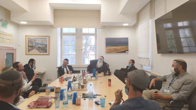 פרוש ופינדרוס נפגשו עם מנהלים חרד"לים