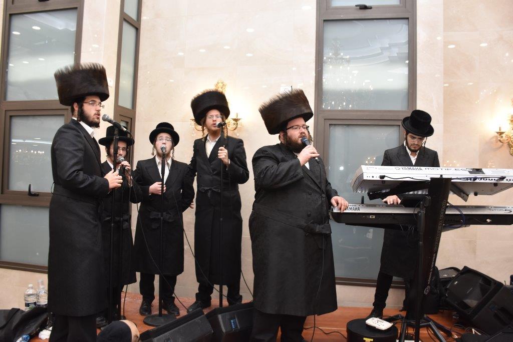 בספינקא ומאקאווא אשדוד חגגו בר מצווה לנכד האדמו"ר