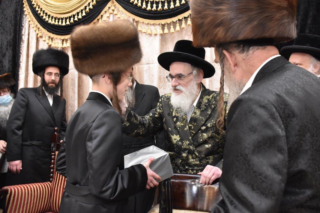 בספינקא ומאקאווא אשדוד חגגו בר מצווה לנכד האדמו"ר