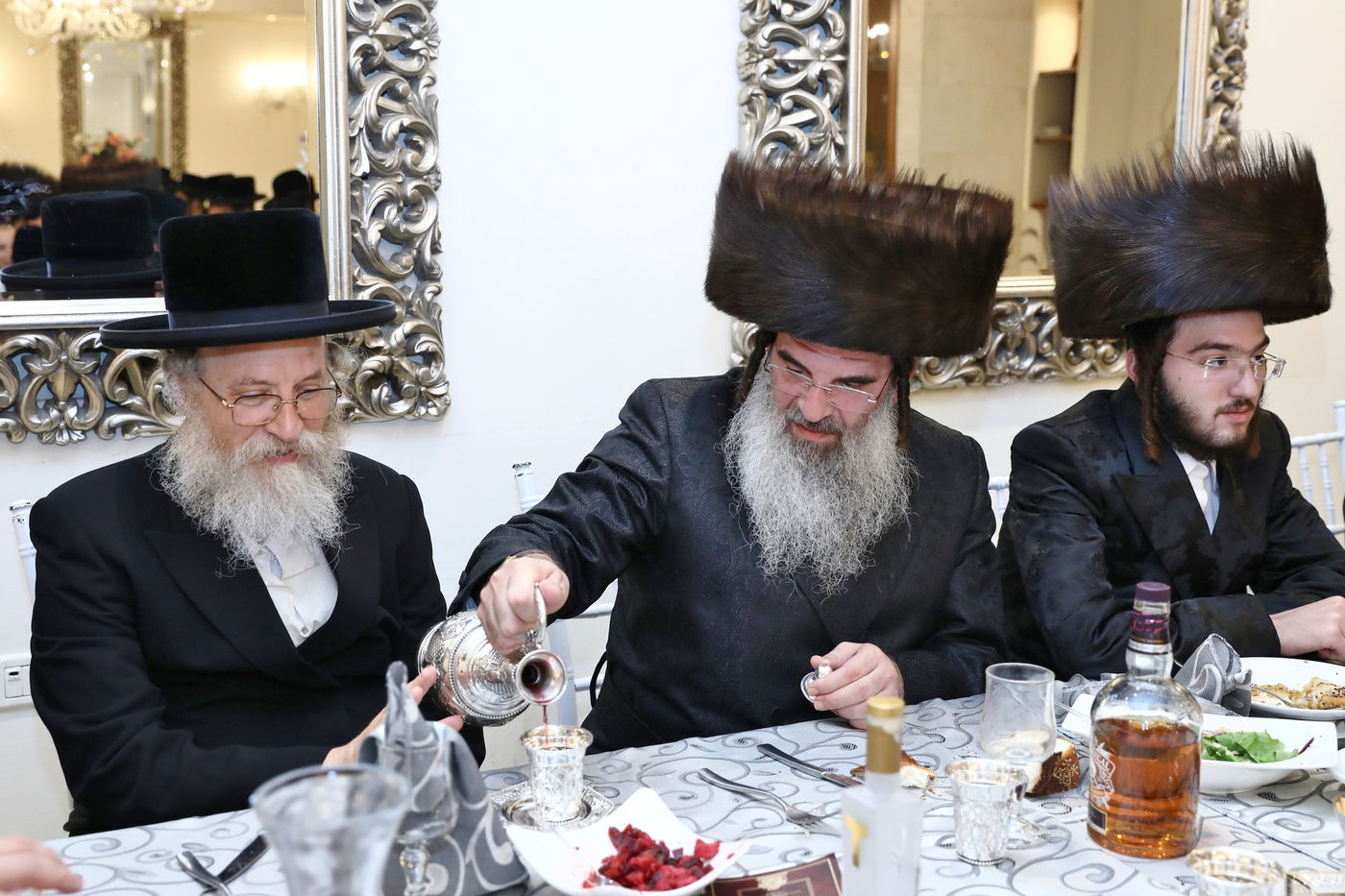 שמחת השבע ברכות בחצר הקודש נדבורנה - קוזמיר