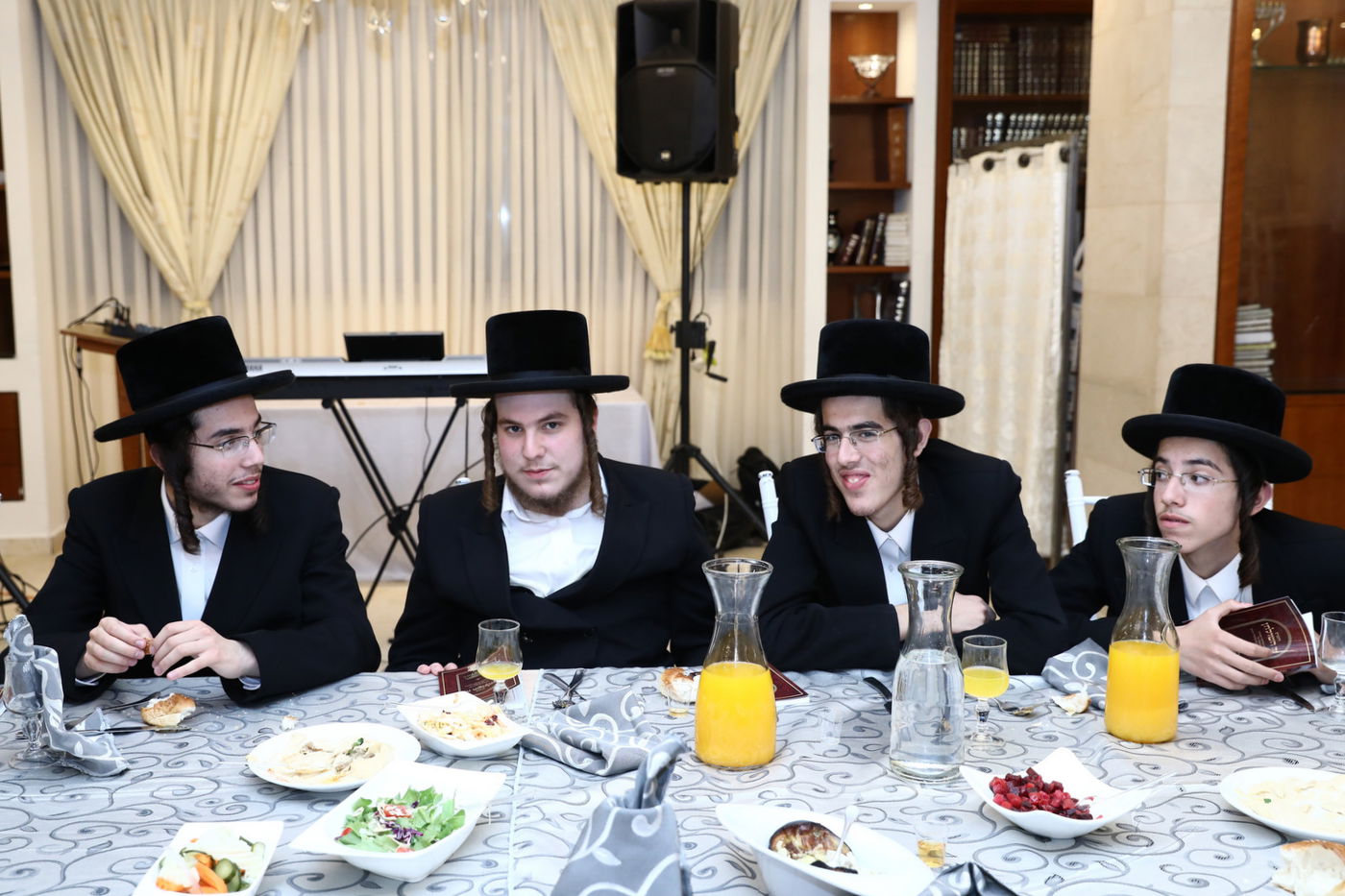 שמחת השבע ברכות בחצר הקודש נדבורנה - קוזמיר