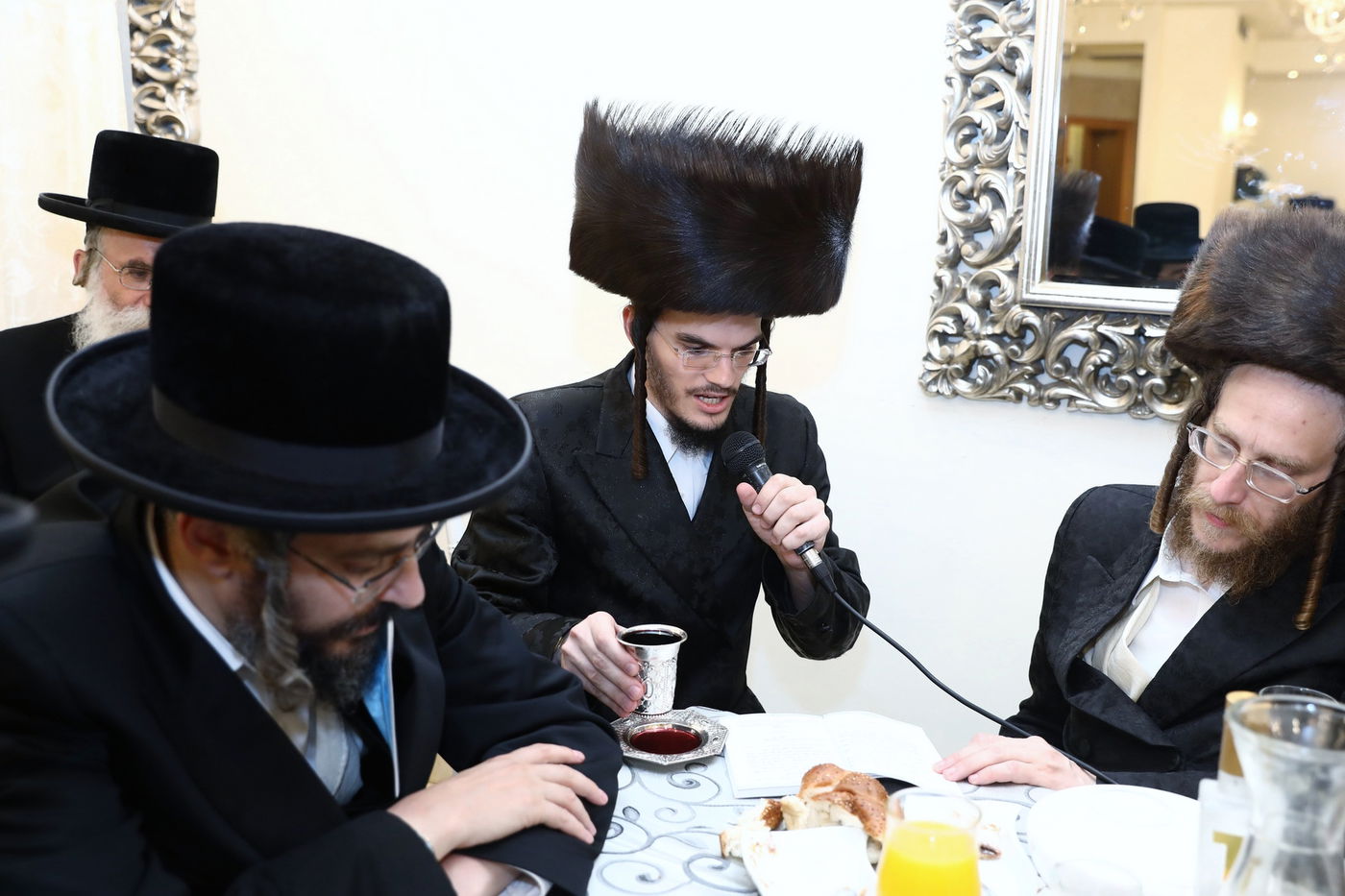 שמחת השבע ברכות בחצר הקודש נדבורנה - קוזמיר