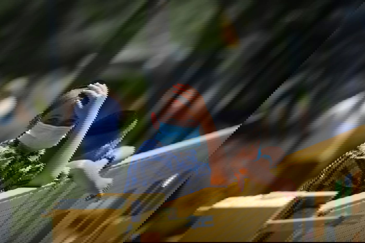 הסקרנים, הנמלטים והילדים; שעות ראשונות של סגר בביתר עילית