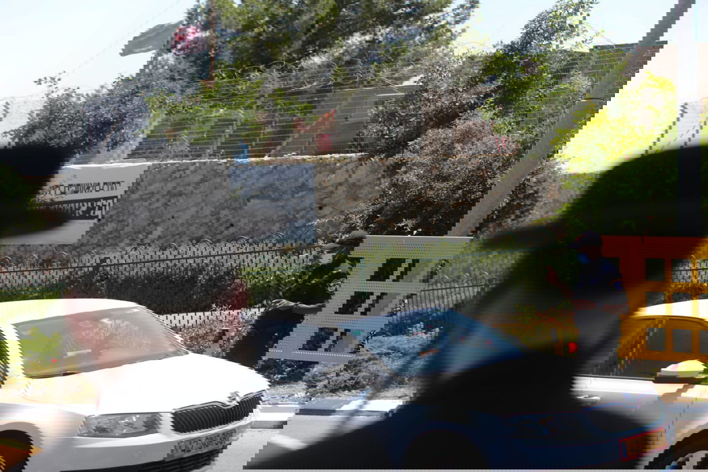 הסקרנים, הנמלטים והילדים; שעות ראשונות של סגר בביתר עילית