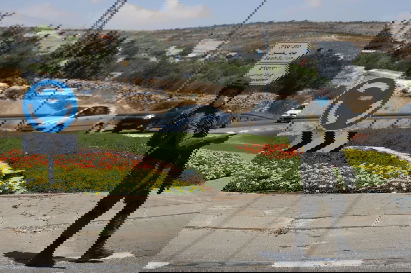 הסקרנים, הנמלטים והילדים; שעות ראשונות של סגר בביתר עילית