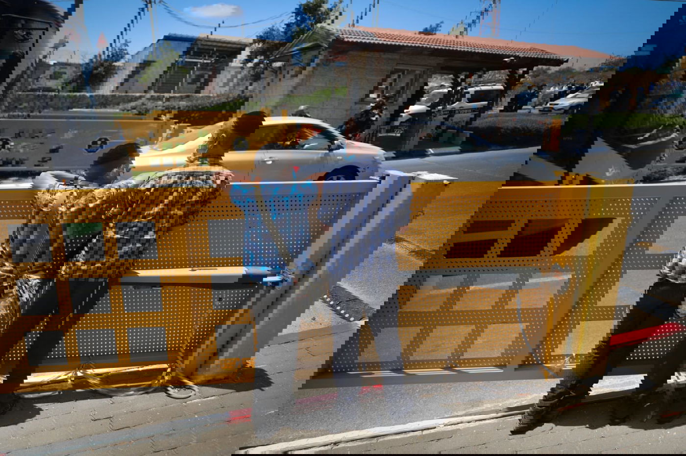 הסקרנים, הנמלטים והילדים; שעות ראשונות של סגר בביתר עילית