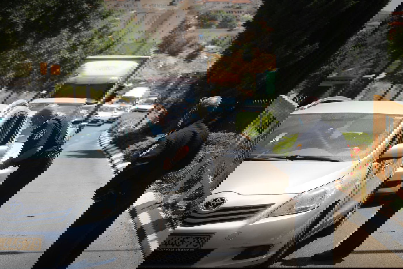 הסקרנים, הנמלטים והילדים; שעות ראשונות של סגר בביתר עילית