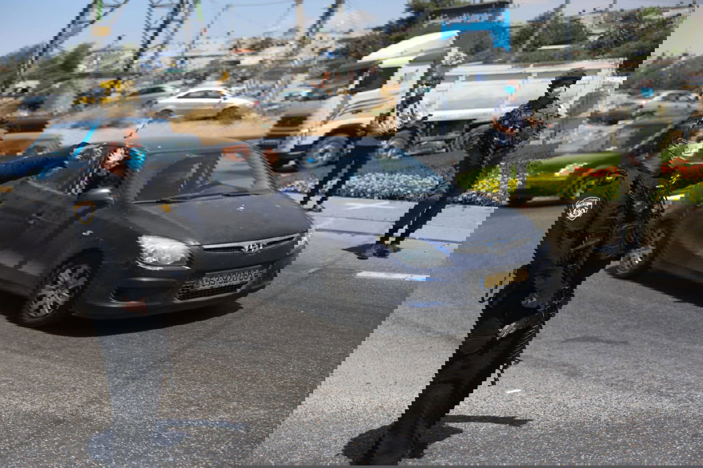 הסקרנים, הנמלטים והילדים; שעות ראשונות של סגר בביתר עילית