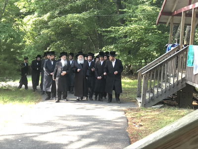 האדמו"ר מבאבוב ביקר ב'קעמפ' ונשא דברי חיזוק