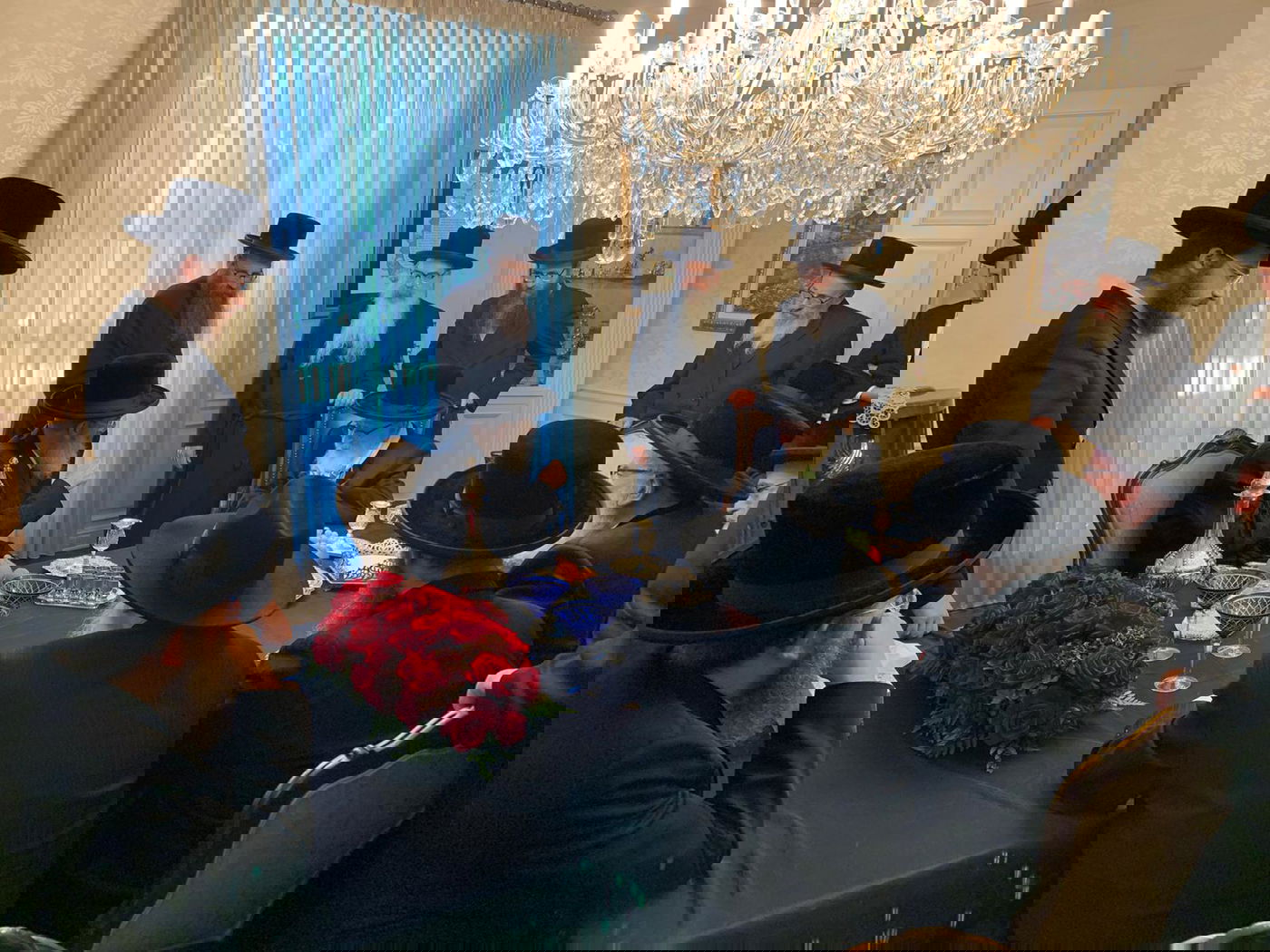 הרבי מסקווירא ביקר באכסנייה של האדמו"ר מסאדיגורה