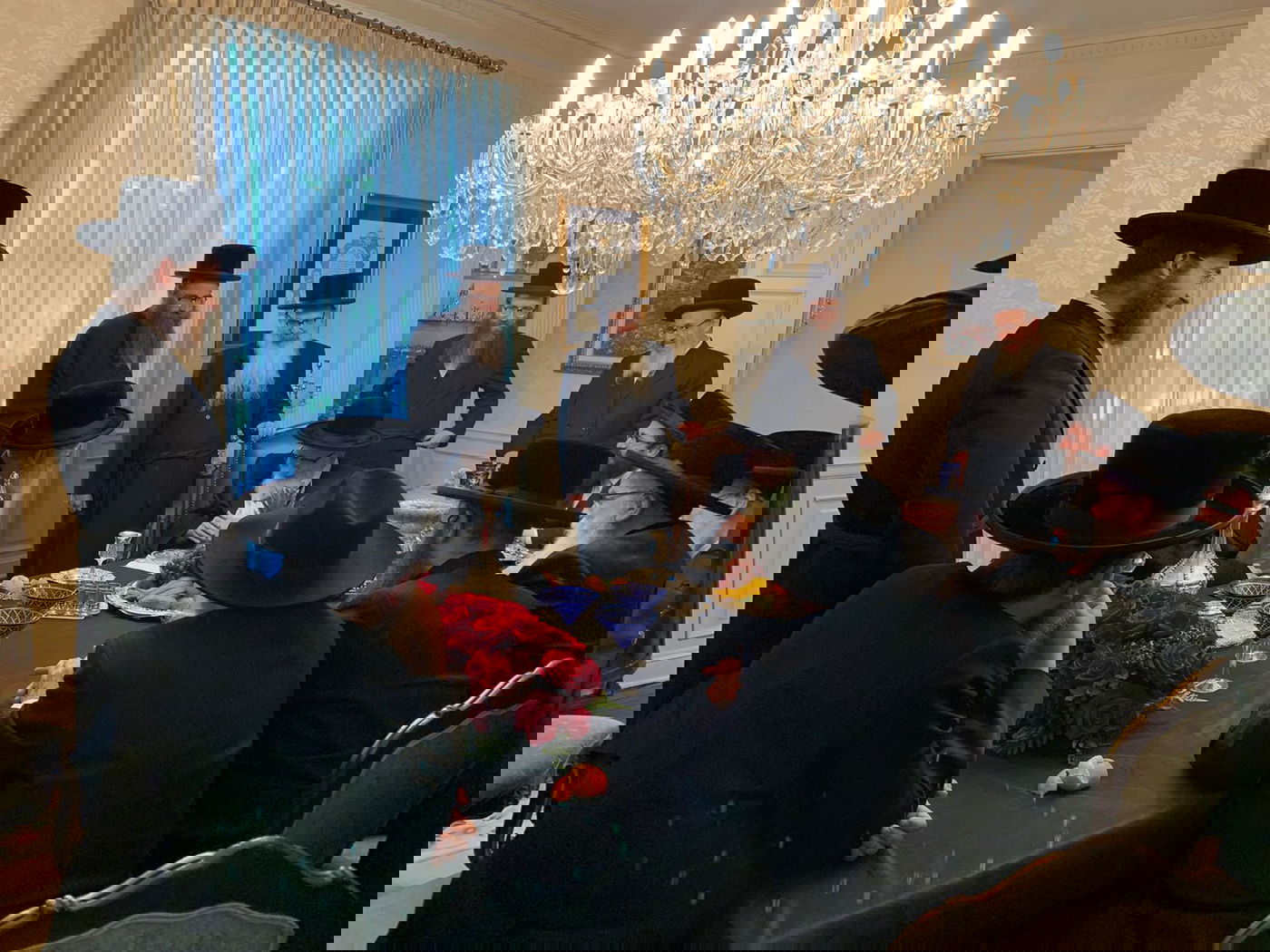 הרבי מסקווירא ביקר באכסנייה של האדמו"ר מסאדיגורה