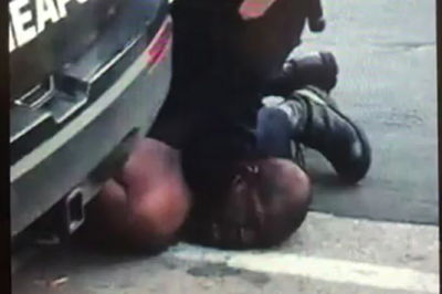 השוטר חונק את ג'ורג' פלויד