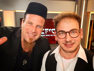 למה 'בוצר' מסתובב בתל אביב בשבת עם שטריימל? צפו