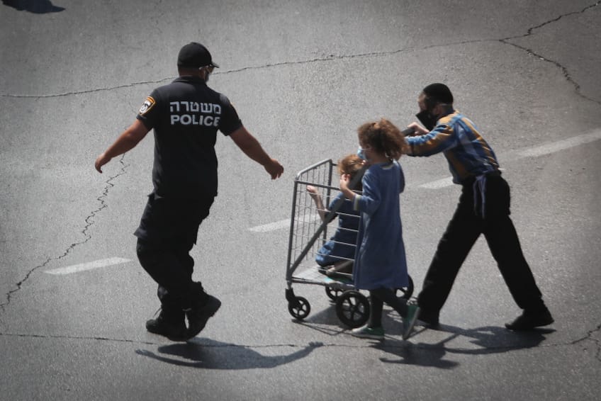 כך נראה תחילת הסגר בשכונות החרדיות