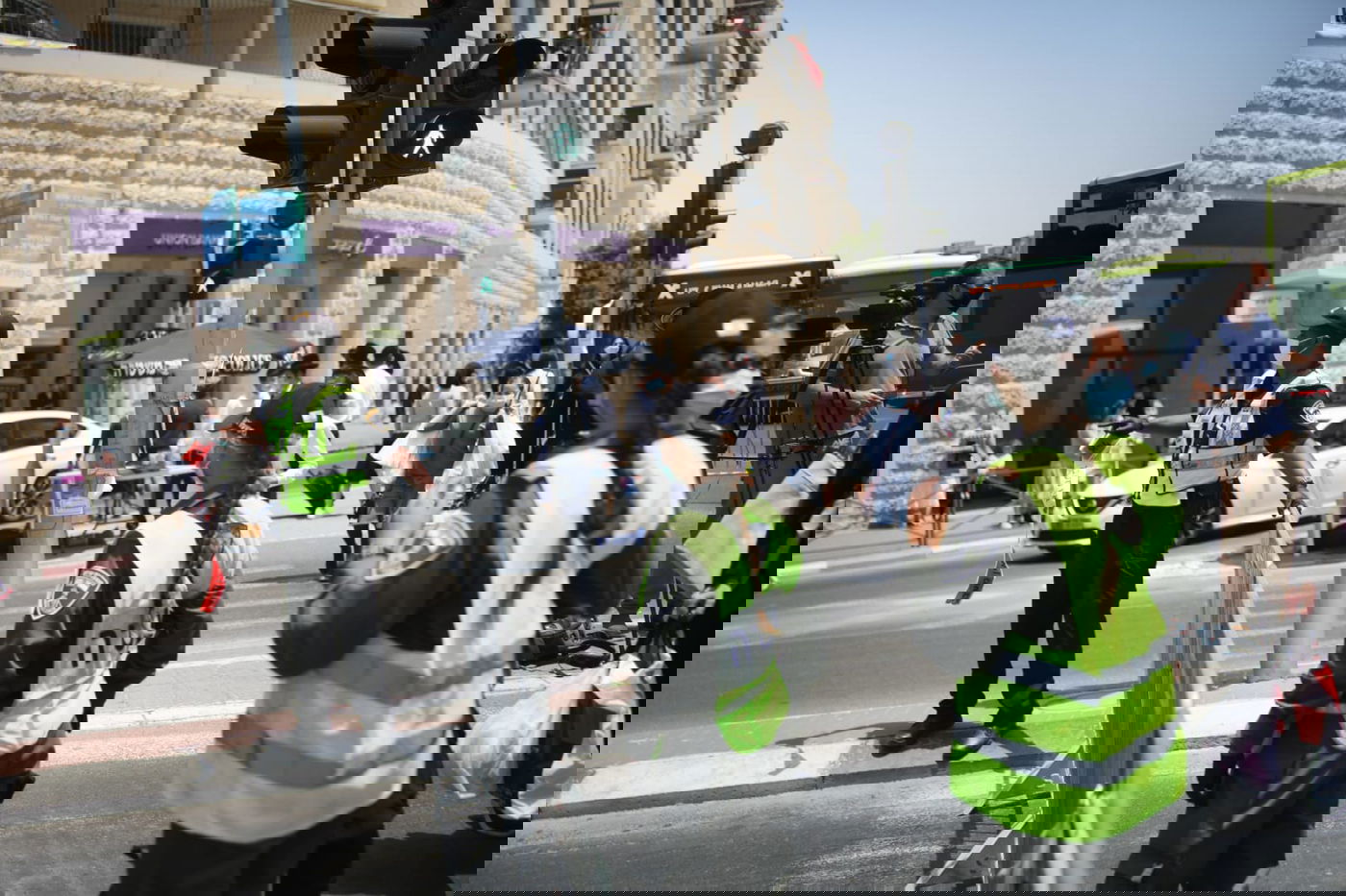 כך נראה תחילת הסגר בשכונות החרדיות