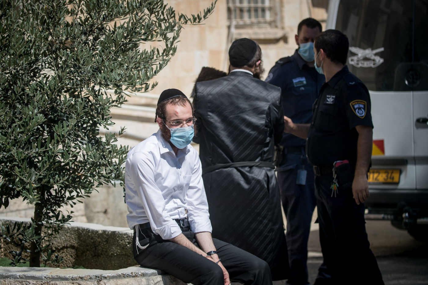 החרדי ששוטר הלם בראשו ונעצר - השתחרר • צפו