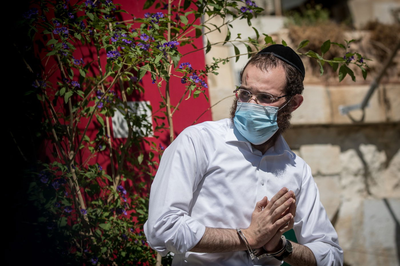 החרדי ששוטר הלם בראשו ונעצר - השתחרר • צפו