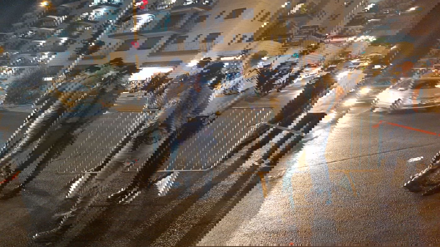 "למה אין לך מסיכה?!", תהה החרדי - וחטף מהשוטר אגרוף