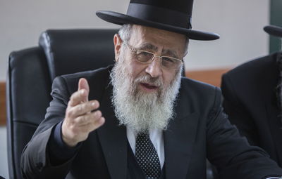 הראשון לציון הגר"י יוסף מרגיע: 'כל מה שעושים - לטובתנו'