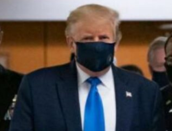 טראמפ עטה מסכה והותקף: "קמפיין בחירות"