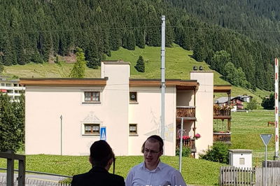 התלמידים בעת לימודם - בהרי האלפיים