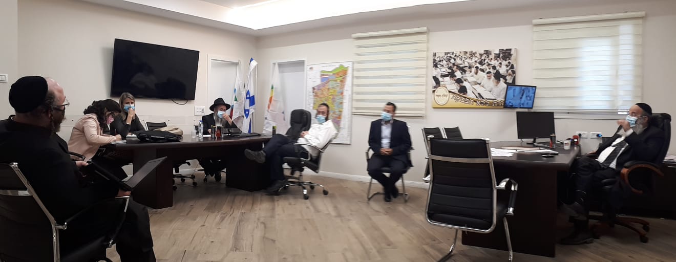 הסיור של בכירי משרד הבריאות; במרכז: עו"ד מורגנשטרן