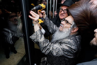 האדמו"ר מסאטמר בקביעת מזוזה