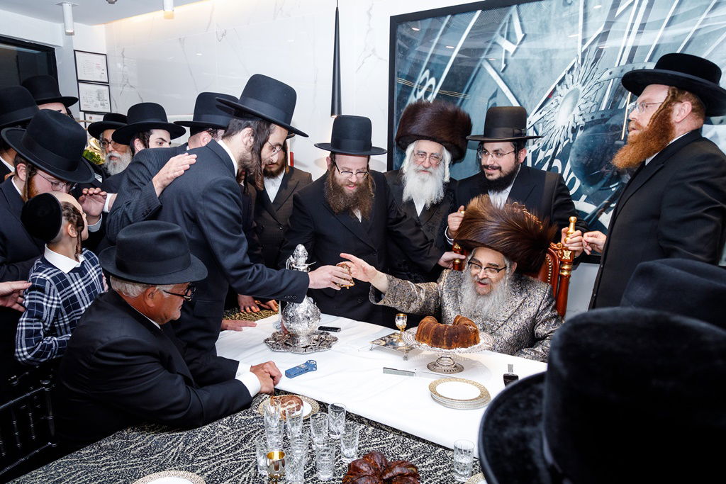 האדמו"ר מסאטמר הכיר טובה לנגיד וקבע מזוזה